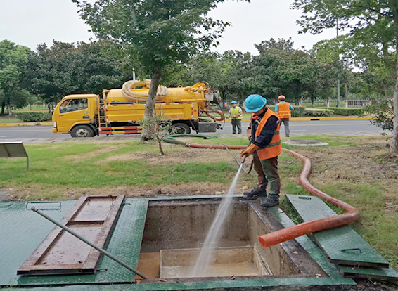 西流河镇化油池清理
