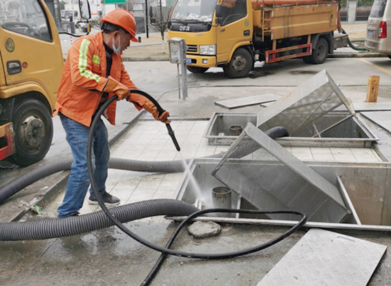 西流河镇隔油池清理